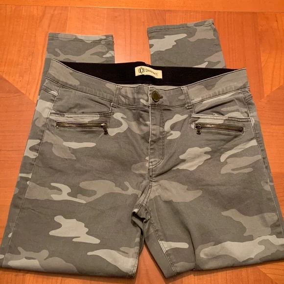 Democracy light olive Fabric Accent - Picture 1 of 9